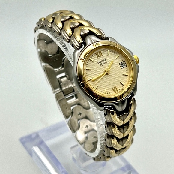 Vintage Citizen Round Champagne and Gold tones Ladies watch Working - Picture 3 of 11
